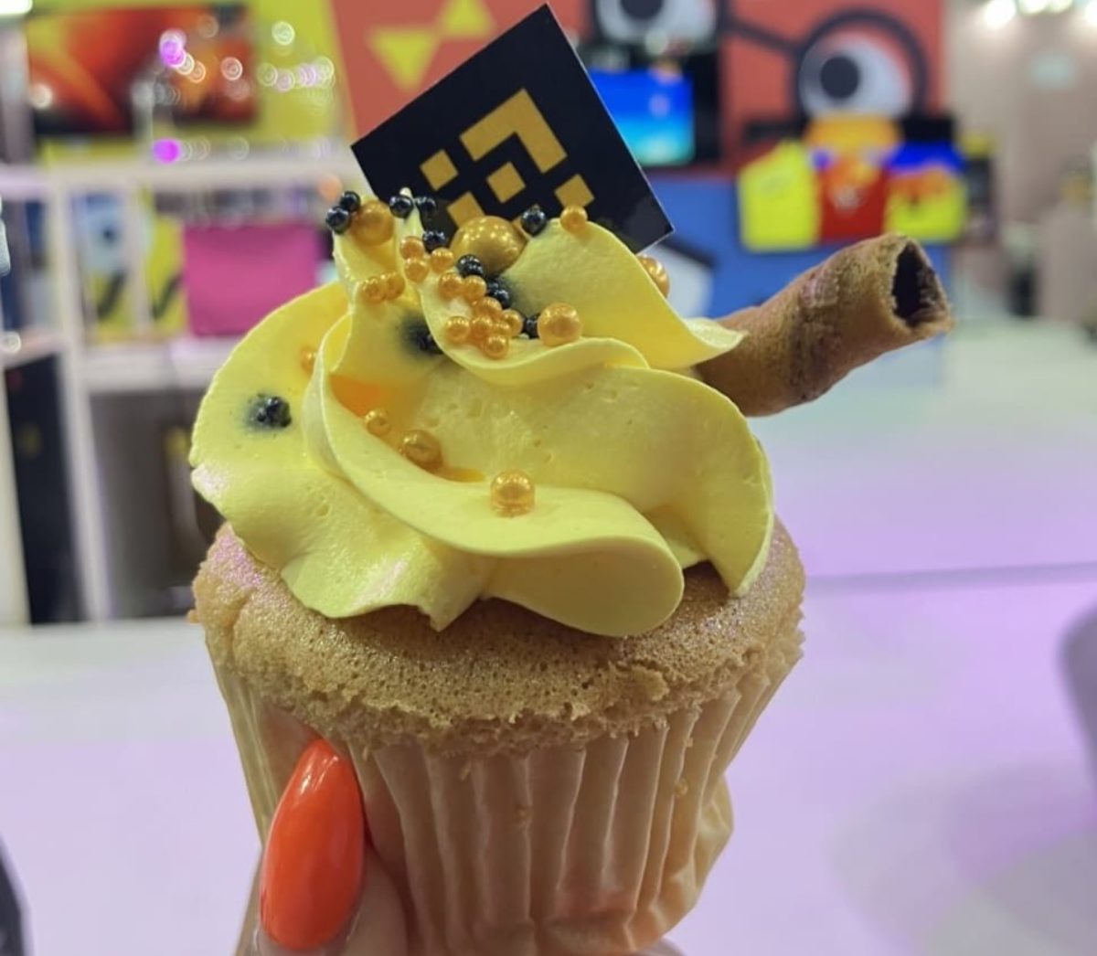 不是。UID（用户标识符）是中心化平台（如交易所、网站）为内部用户分配的唯一账户编号，便于系统识别和管理。
钱包地址是去中心化区块链上的公开接收标识，由一长串字母数字组成（例如以太坊的“0x...”开头地址）。
简单来说：  
UID = 你在某个平台（如币安）的“用户名”  
钱包地址 = 你在区块链上的“公开银行账号”
如需进一步了解加密资产管理，可参阅 [比特币投资时机分析 | 加密资产存储方案详解](https://www.xxx.com)（示例链接）。
